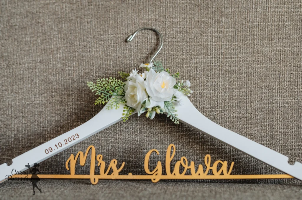 Personalized bridal hanger decorated with flowers